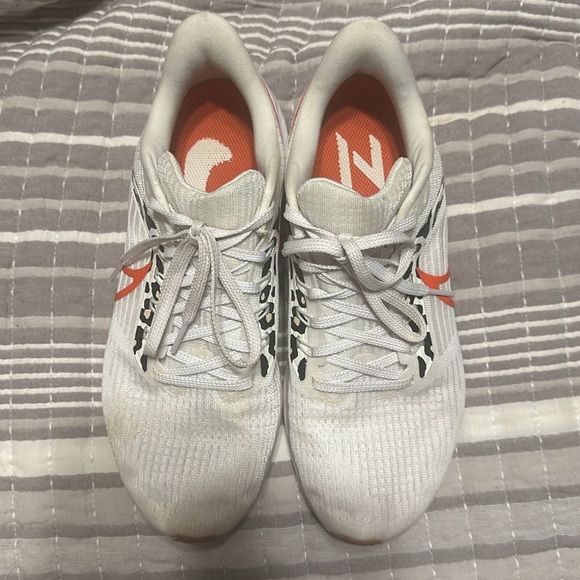 Women’s Nike Shoes - Picture 2 of 4